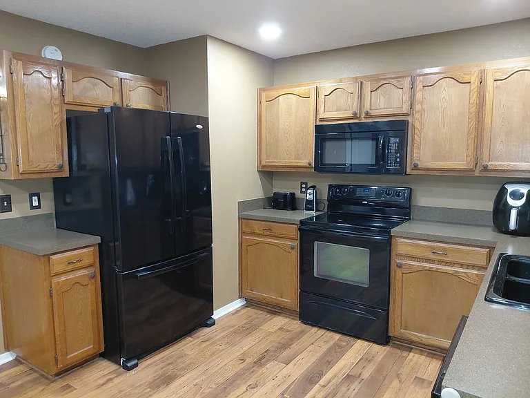 3725 Greenwood Rd — Photo 7