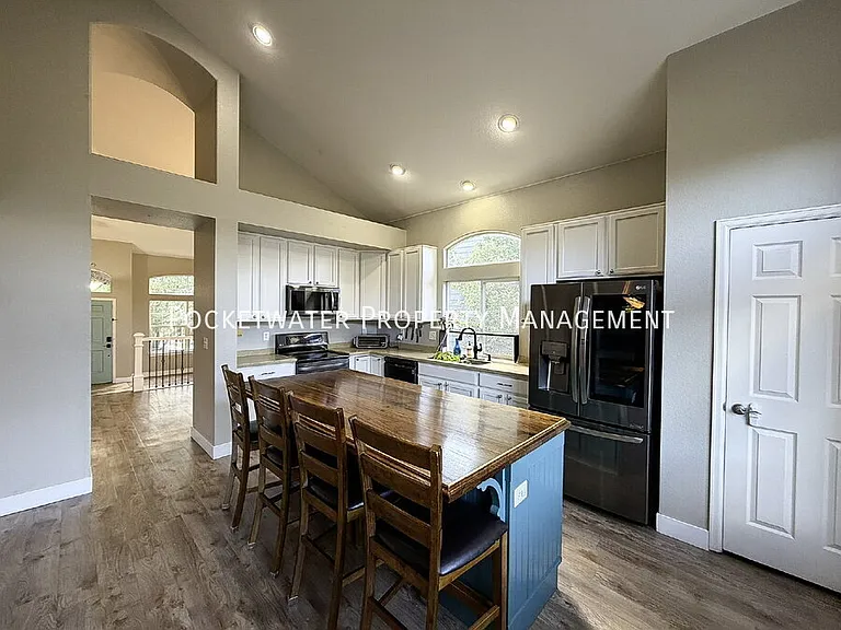 2127 Mountain Iris Dr — Photo 12