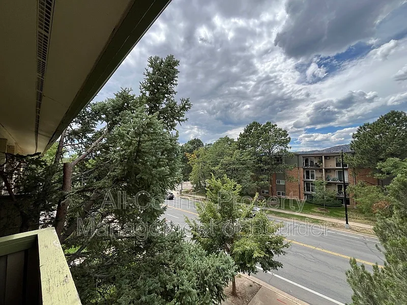 2 bed, 1.5 bath, 1044 sqft, $1,450 — Photo 2
