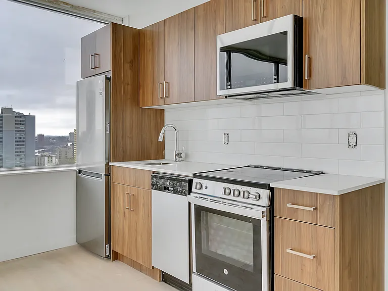 10058 102nd St NW — Photo 13