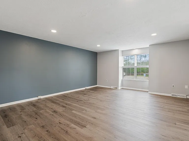 2714 Meadowcrest Ct — Photo 3