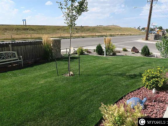2nd image of 1621 Meadow Ln