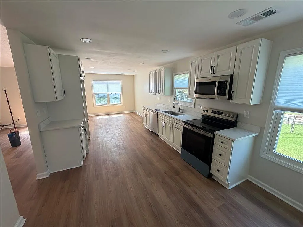 4 bed, 2.0 bath, 1650 sqft, $2,550 — Photo 3