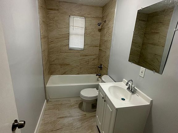 3rd image of 1632 W 8th St #2
