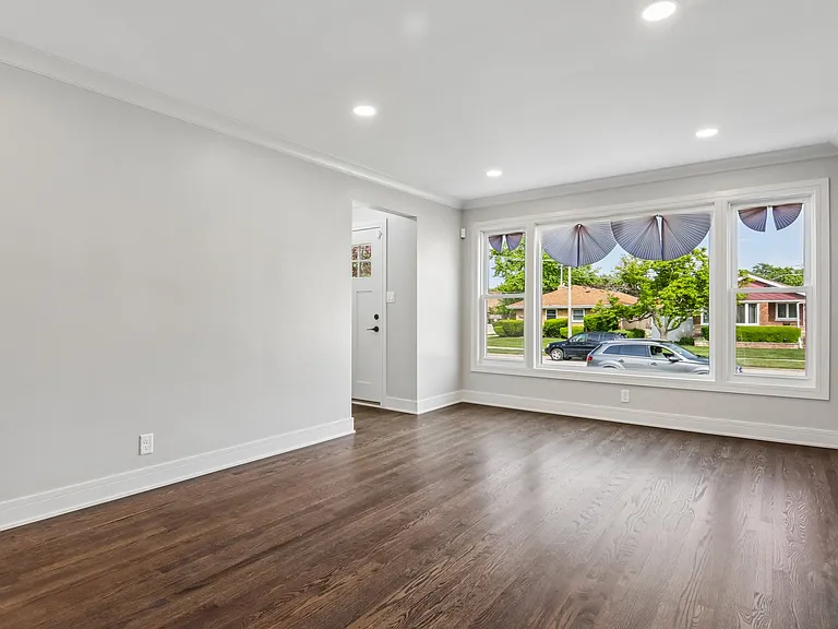 8804 S Fairfield Ave — Photo 4