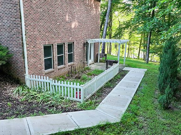 4th image of 172 Periwinkle Hill Rd