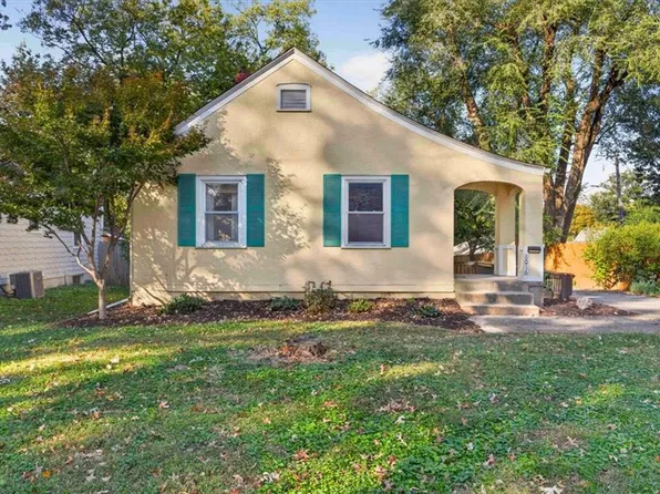 8016 Robinson St, Overland Park, KS 66204