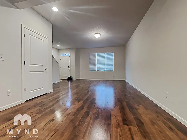 7267 NW 164th Ave — Photo 2