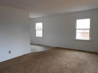3rd image of 1816 Broadmoor Ave