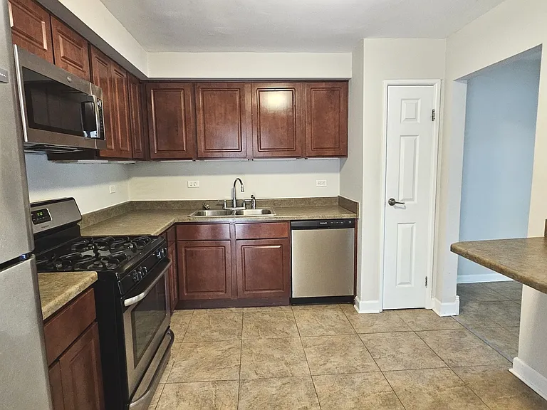 228 Monroe Rd — Photo 4