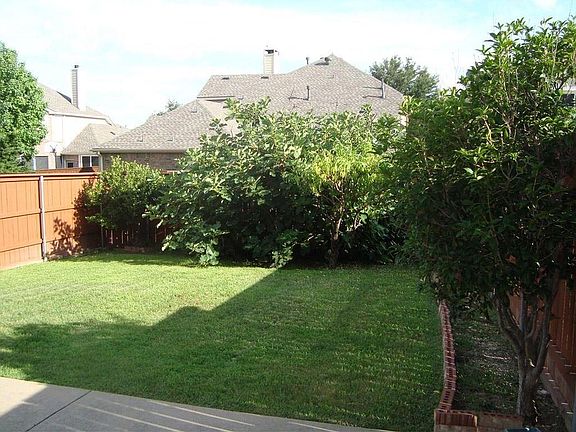 3rd image of 2312 Ravenhurst Dr