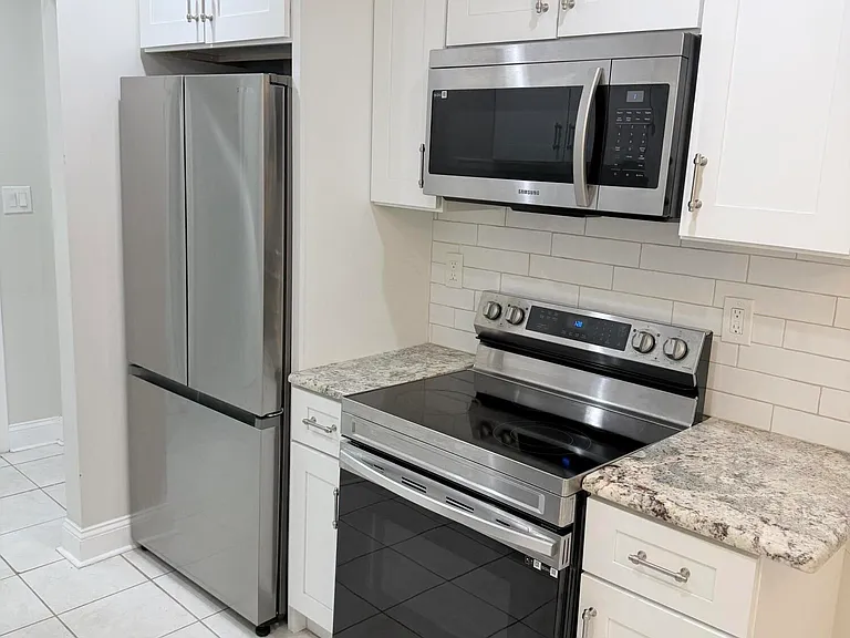 35 Amberly Dr #J — Photo 1