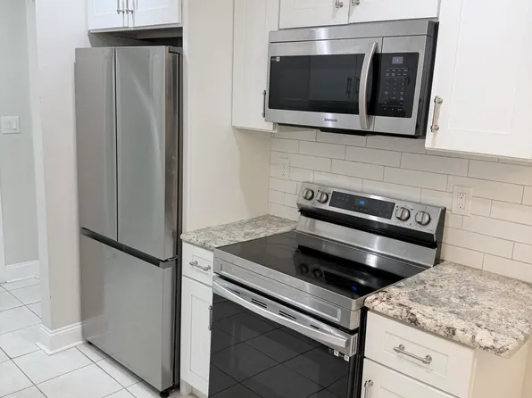 35 Amberly Dr Unit J, Manalapan, NJ 07726