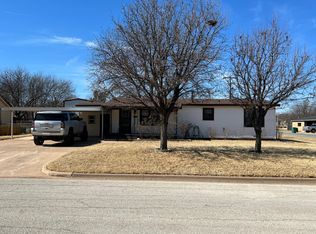 710 N Park Ave, Iowa Park, TX 76367