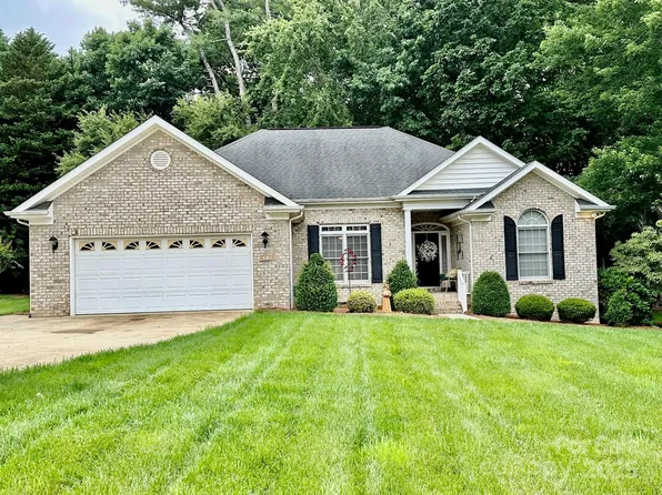 35 Wittenburg Springs Dr, Taylorsville, NC 28681