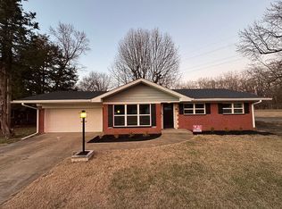 11 Winchester Dr, Belleville, IL 62223