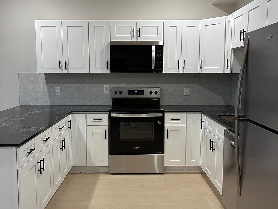 1st image of 3900 Roland Ave #14