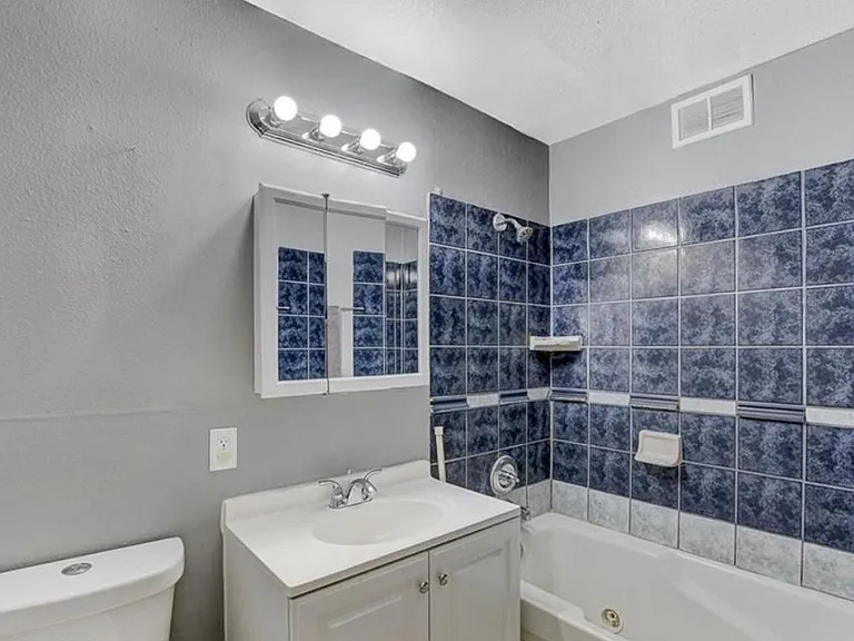 3719 Hazelwood St #1 — Photo 2