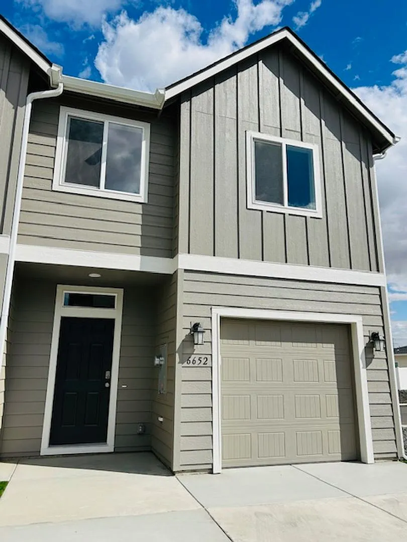 3bd 2.5ba Townhome -Ready for Move-In — Photo 1