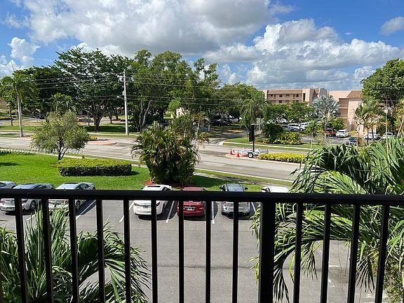 5th image of 10101 Sunrise Lakes Blvd APT 302