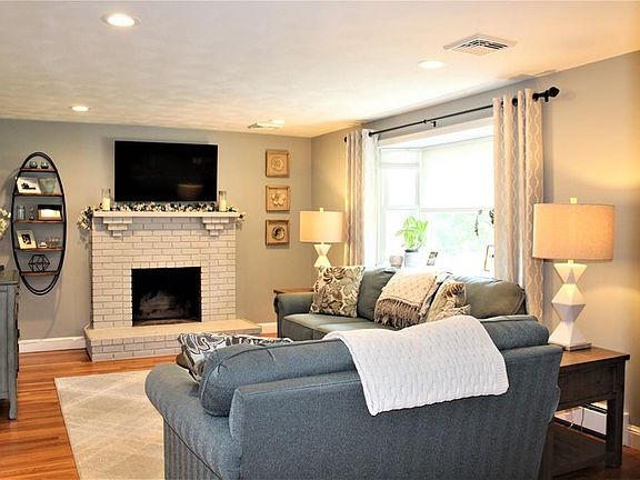 3rd image of 31 Betten Ct