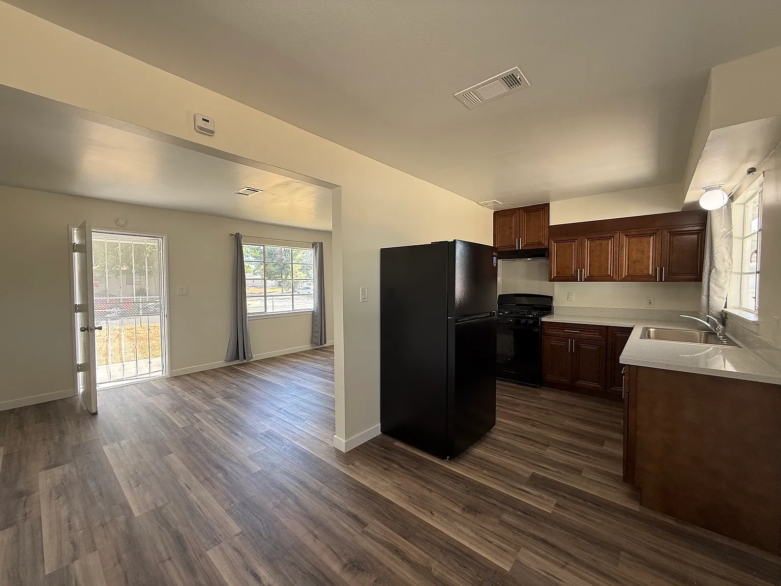 2 bed, 720 sqft, $1,950 — Photo 4