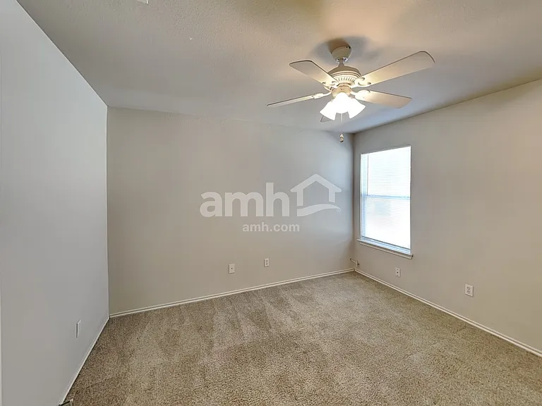 212 Hereford St — Photo 8