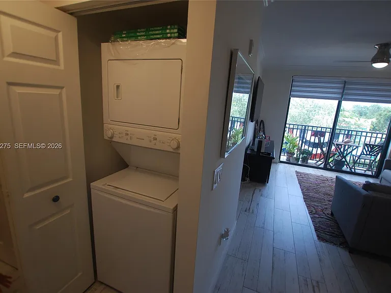 511 Lucerne Ave #306 — Photo 8