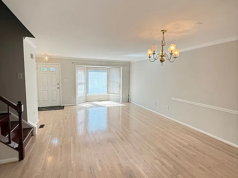 2740 Winston Ct — Photo 5