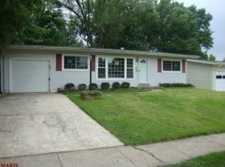 1000 Dauphin Ln, Florissant, MO 63033