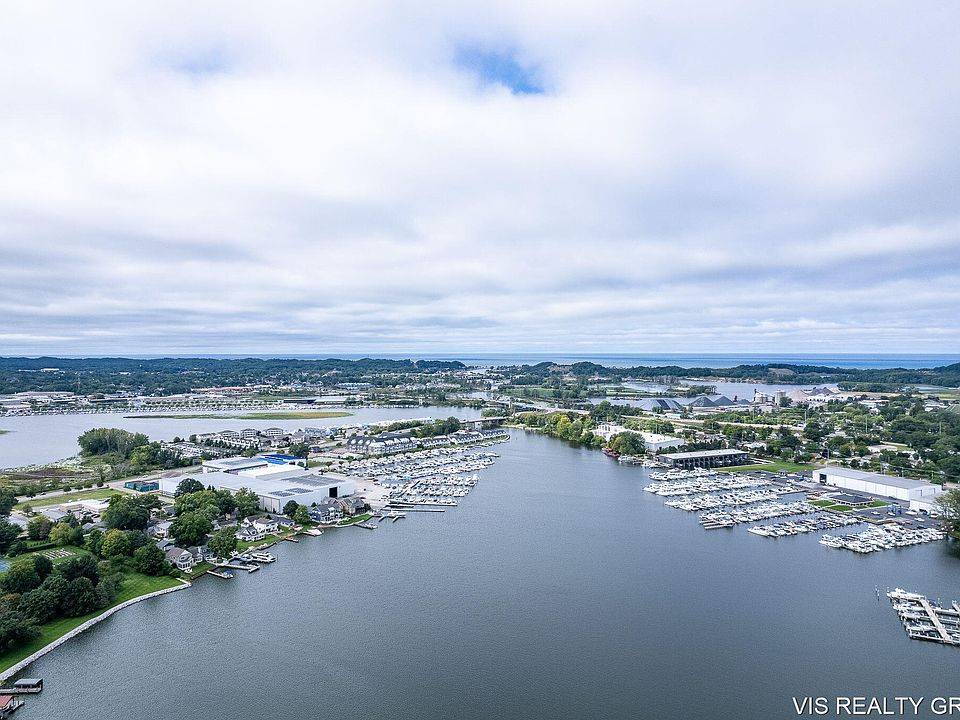 917 W Savidge St Spring Lake MI Zillow