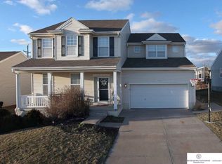 1112 Port Royal Dr, Papillion, NE 68046