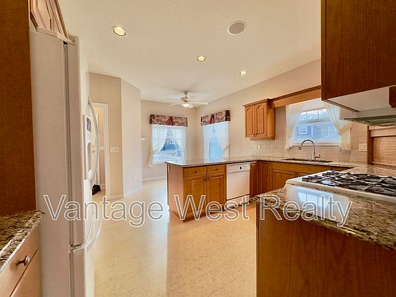 4th image of 419 Providence Ave