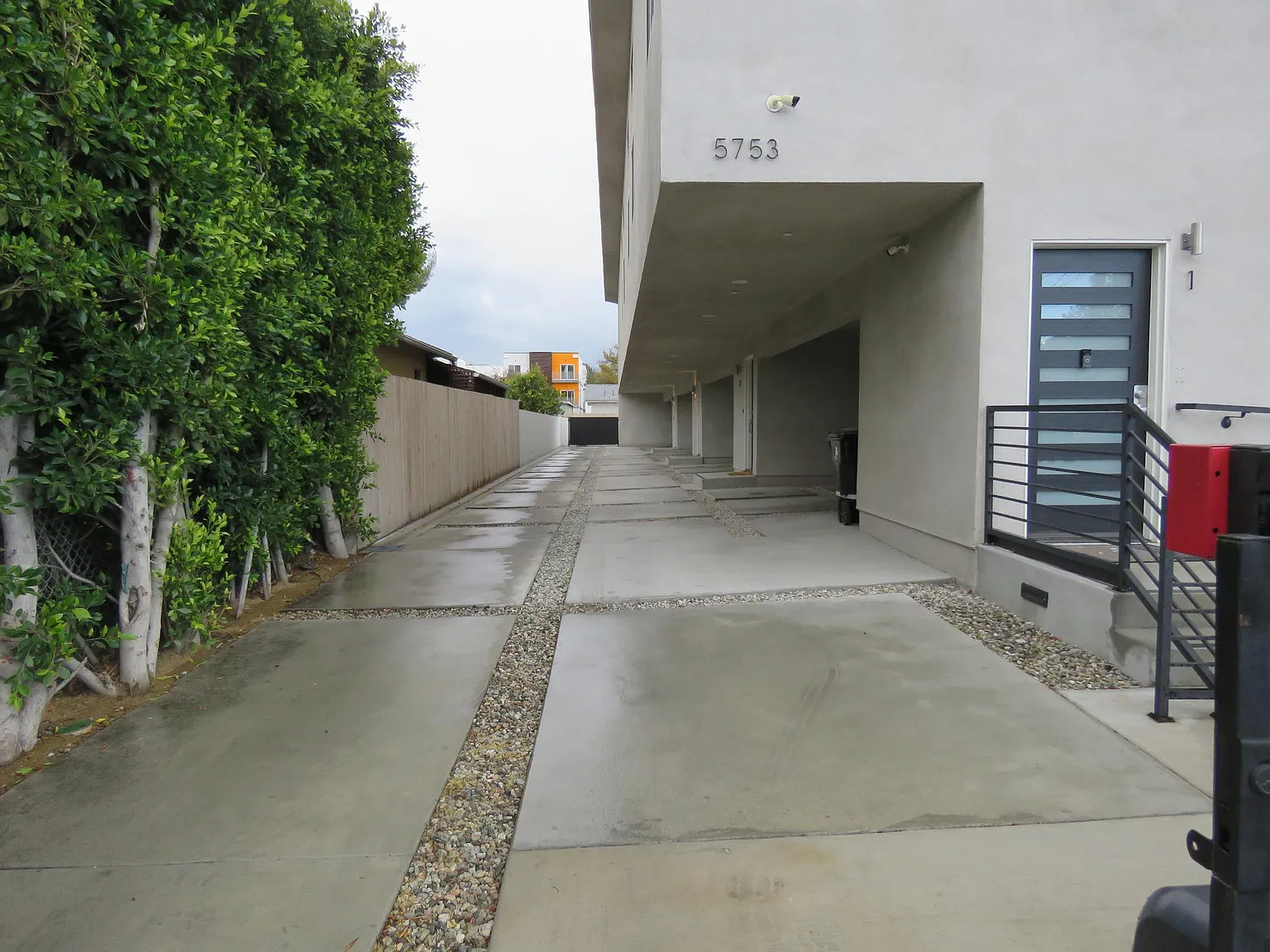 3 bed, 1150 sqft, $3,250 — Photo 2