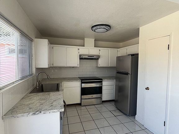 2nd image of 311 Yosemite Dr