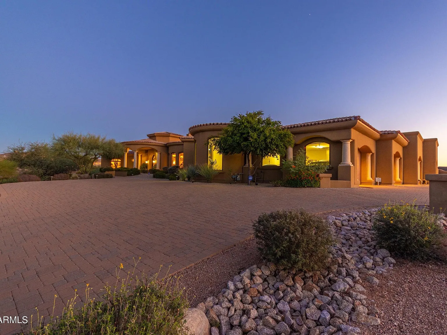 4 bed, 4.5 bath, 6044 sqft, $20,000 — Photo 2