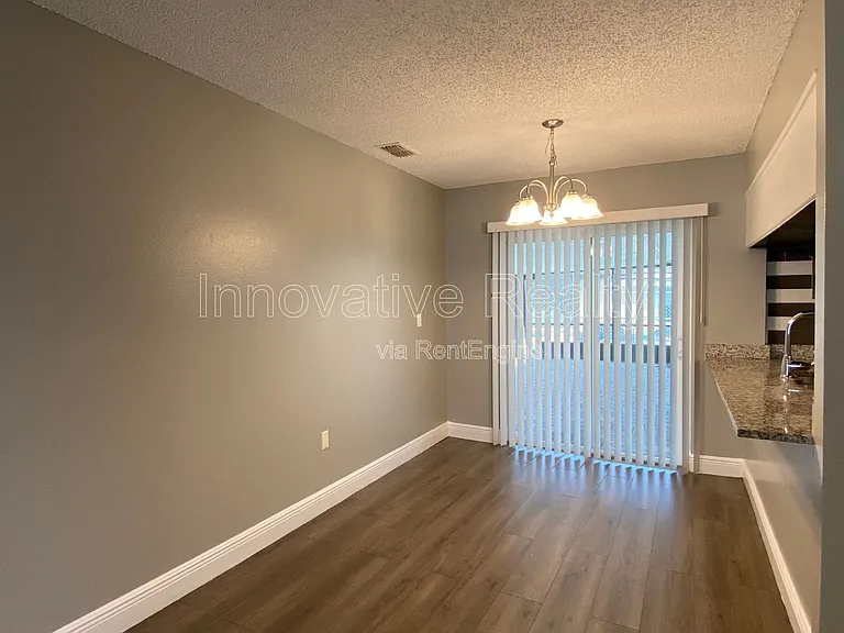 1025 Derbyshire Dr — Photo 9