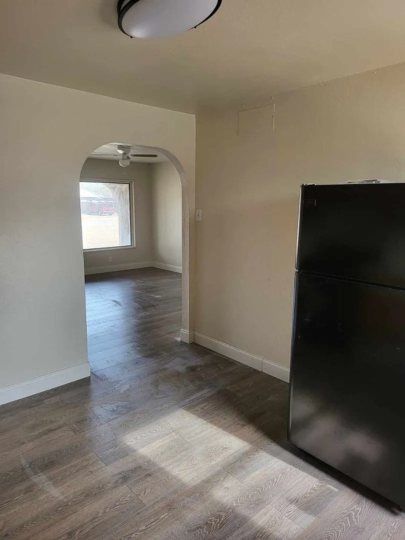 1407 W Hank Ave — Photo 4