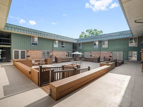 3rd image of 4000 W Rivers Edge CIRCLE #1