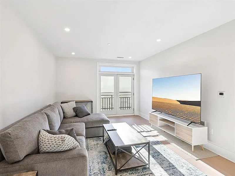 1 bed, 1.0 bath, 796 sqft, $1,850 — Photo 4