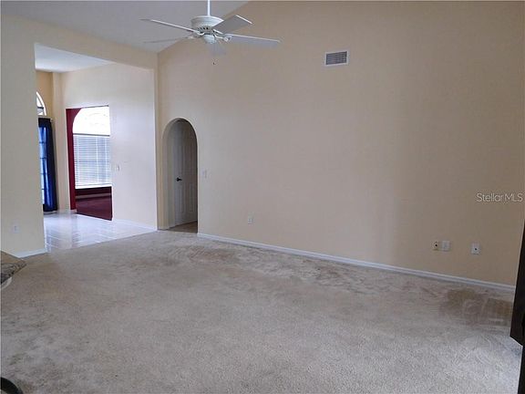 5th image of 674 Yorkshire Dr