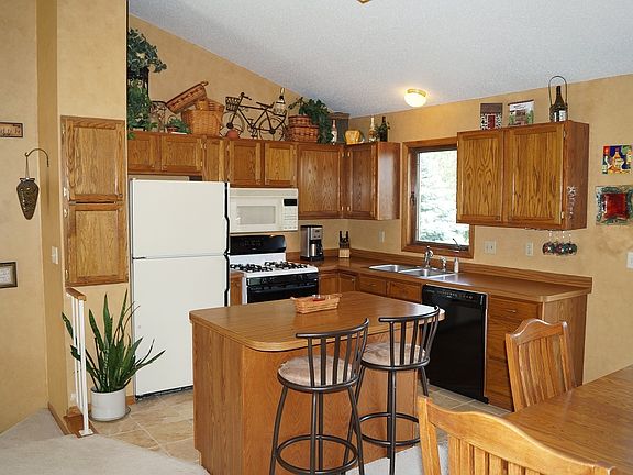 2nd image of 275 Tiffany Dr