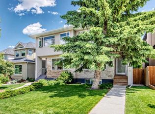 2010 W 32nd St SW, Calgary, AB T3E2R3