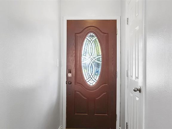 4th image of 15807 Poppets Ct
