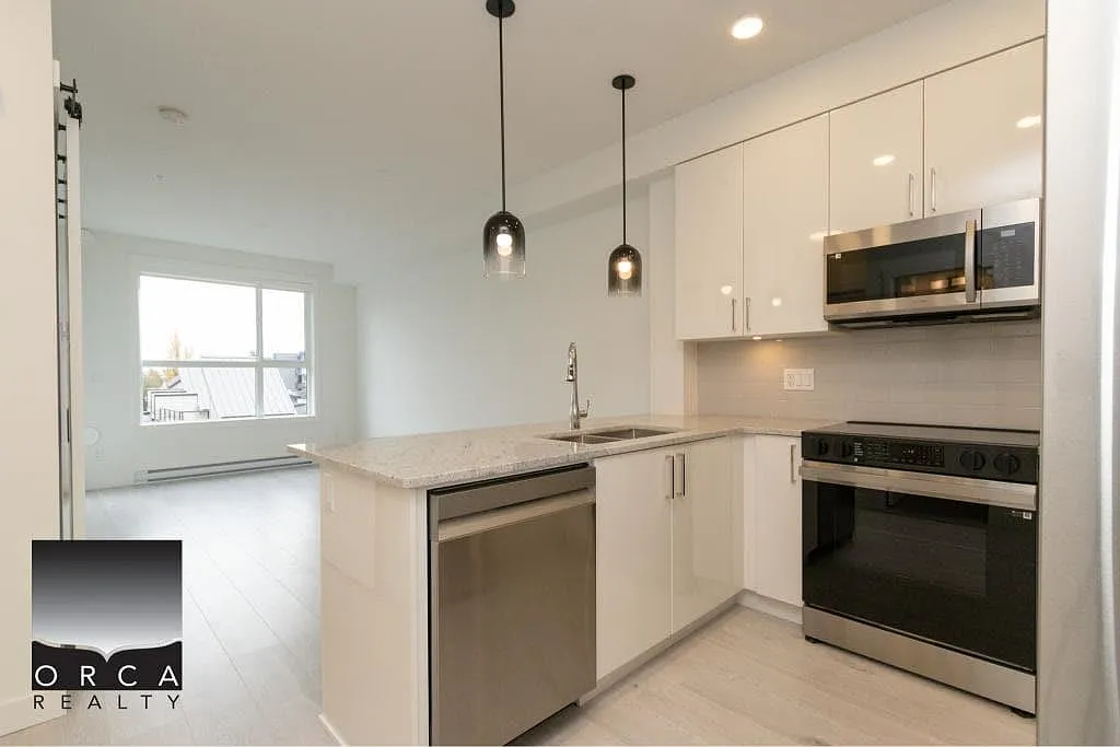Building Photo - 5504 Brydon Cres #402