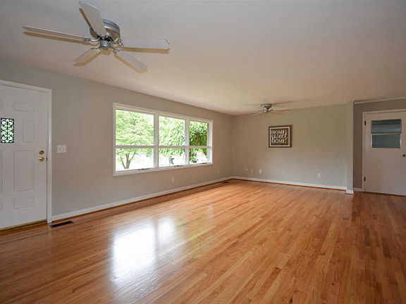 5th image of 615 Woodmont Dr