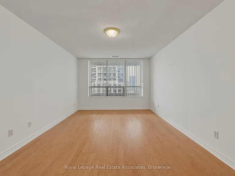 25 Kingsbridge Garden Cir #2424 — Photo 19