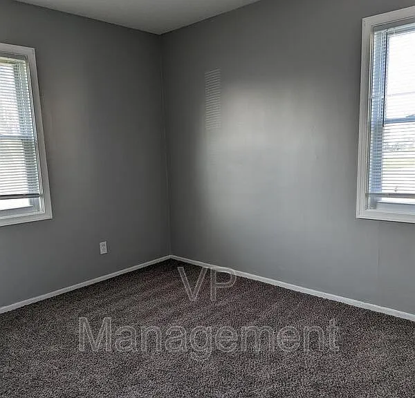 2902 W 70th St — Photo 6