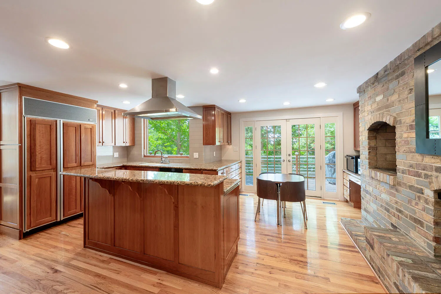 4 bed, 3.5 bath, 4200 sqft, $5,400 — Photo 1
