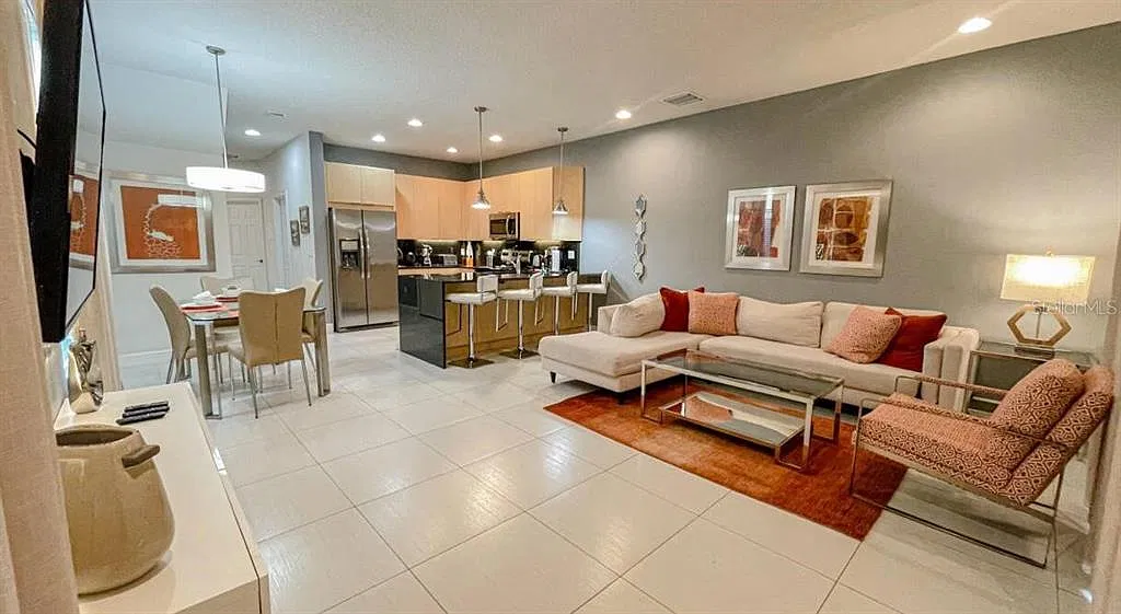 3 bed, 3.0 bath, 1512 sqft, $2,350 — Photo 2